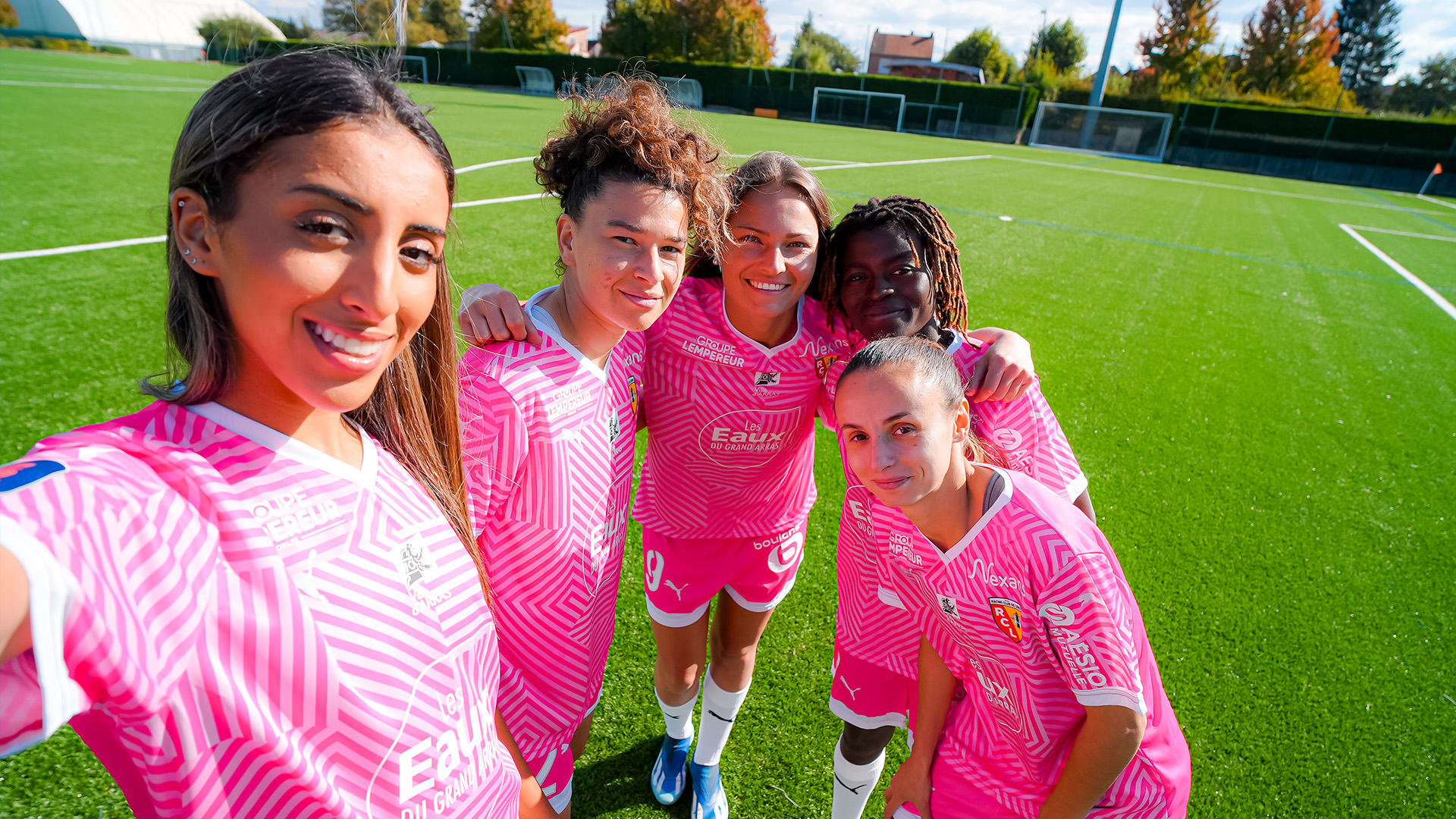 « Octobre Rose » : RC Lens Féminin : Fatima El Ghazouani, Emma Smaali, Blandine Joly, Aude Gbedjissi, Tess David