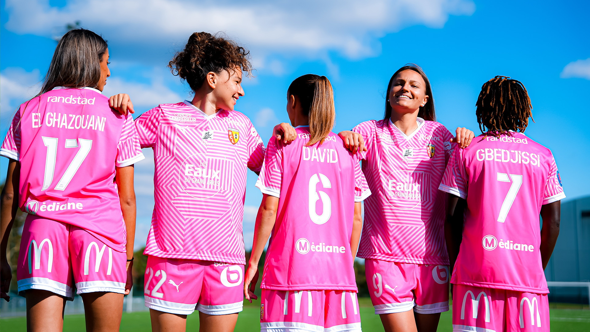 « Octobre Rose » : les gestes techniques pour un autodiagnostic RC Lens Féminin maillot rose